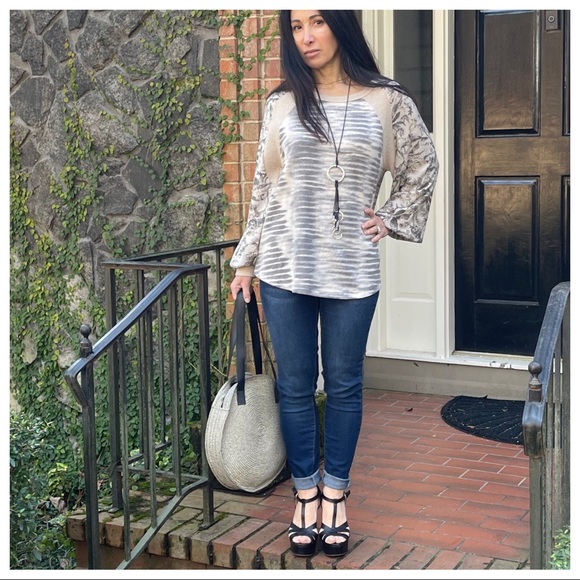 ShopEvelynne Tops - Soft Boho chic Tie dye print top with Contrasts